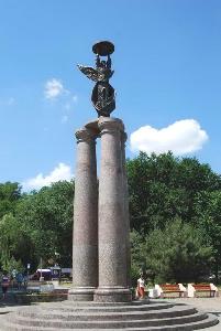 Монумент в честь 300-летия Таганрога