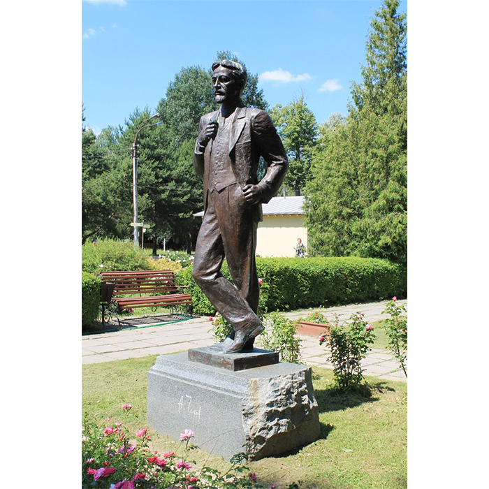 Памятник А. П. Чехову в Мелихово