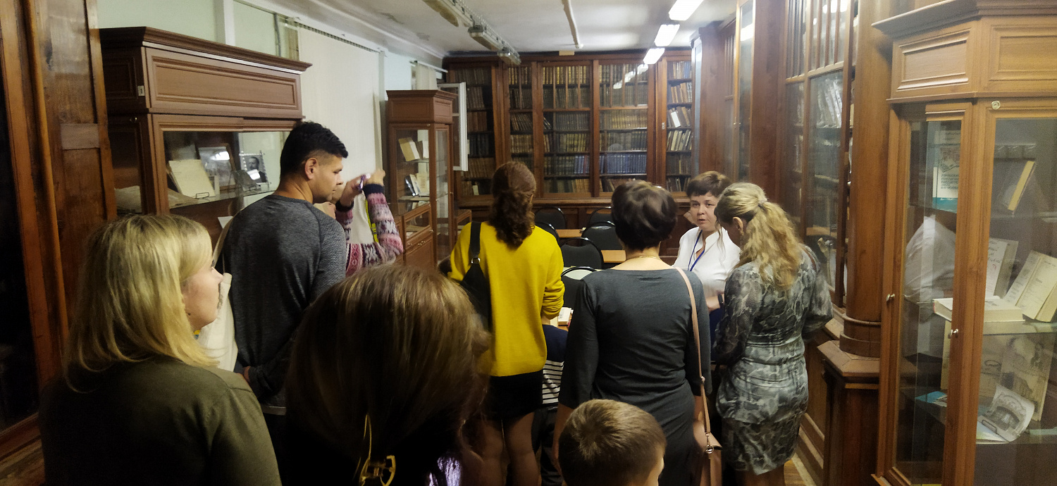 Библиотека Чехова организовала экскурсию для Клуба молодых семей