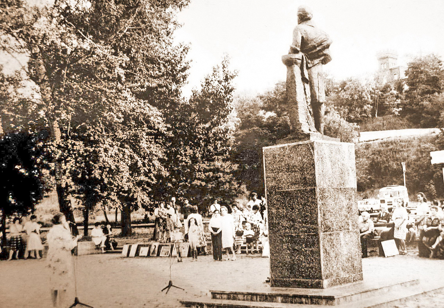 Таганрог. Пушкинский праздник у памятника поэту. Фотография до 2002 г.