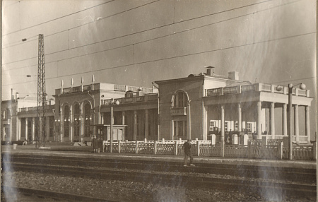Новый вокзал Таганрога со стороны перрона. Фотография 1960-х гг.