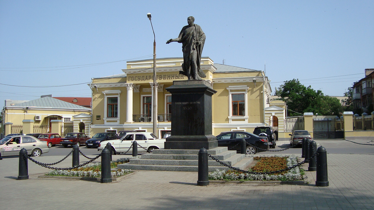 Таганрог. Памятник Александру I, восстановленный на Александровской площади