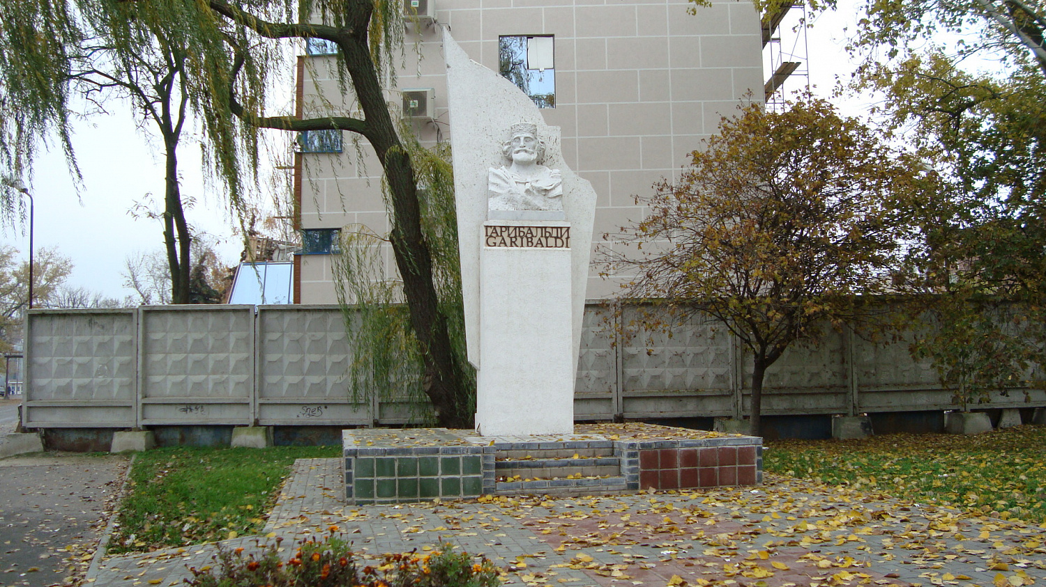 Таганрог. Обелиск Гарибальди 2007 года. Архитектор В. Козлов, скульптор Д. Р. Бегалов